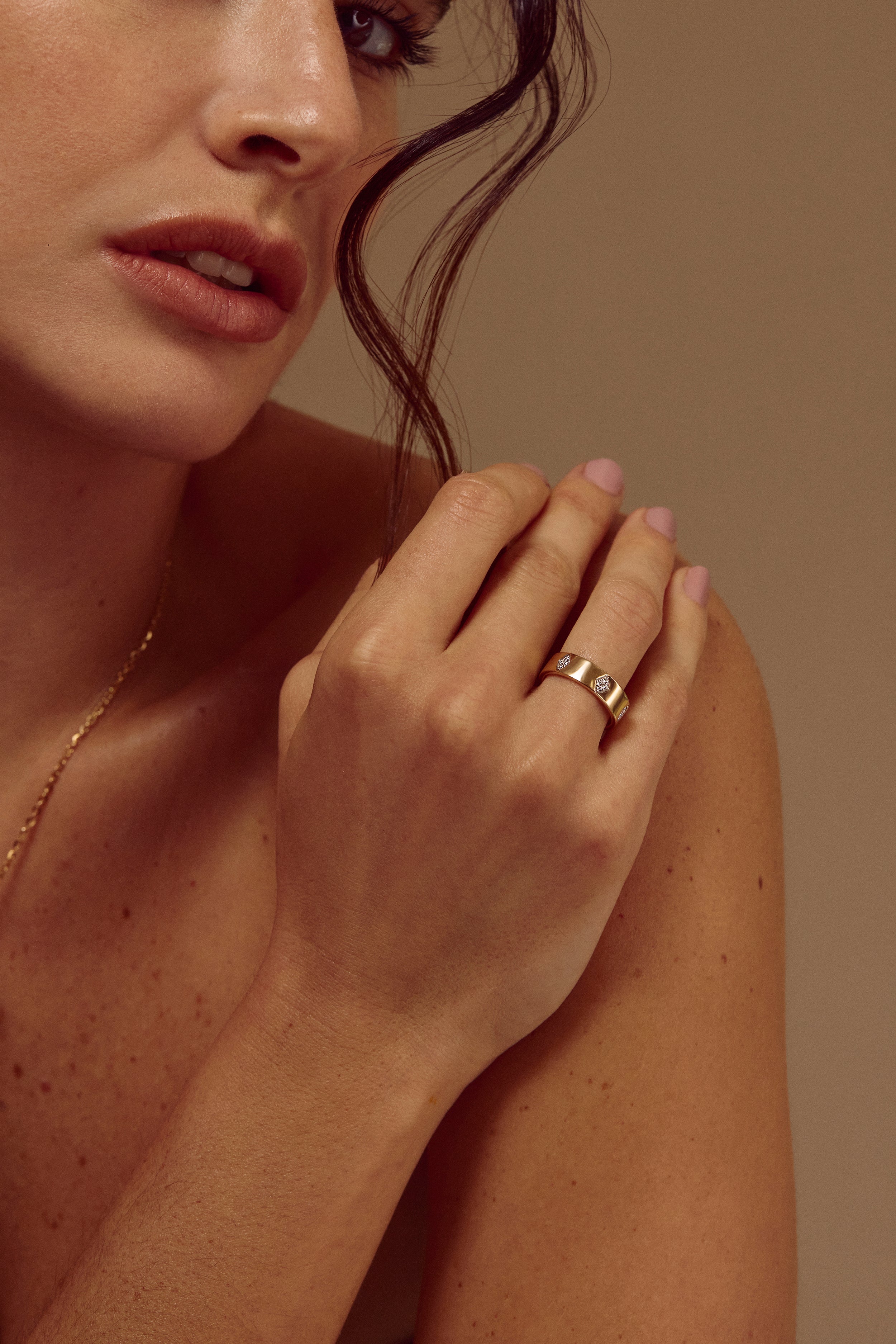 Ira Diamond Gold Band
